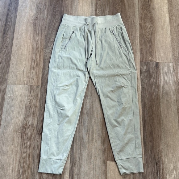 ATHLETA Trekkie North Jogger in Ecru Light Beige Athletic Pants Pockets Size 4 - Picture 2 of 12